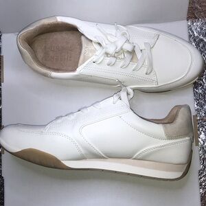 SOUL Naturalizer Men's White Leather Sneakers with Gum Sole Accent